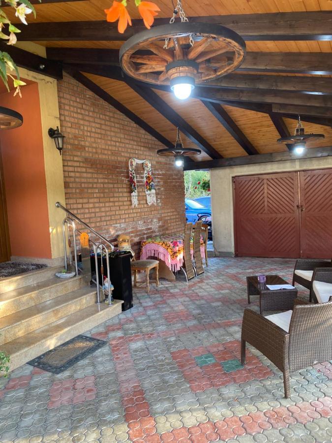 Готель Casa Cu Flori Мойсей Екстер'єр фото