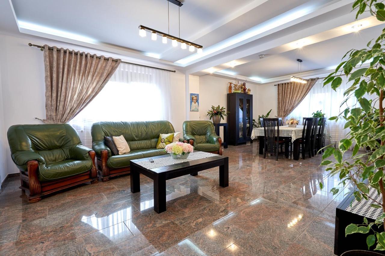 Готель Casa Cu Flori Мойсей Екстер'єр фото