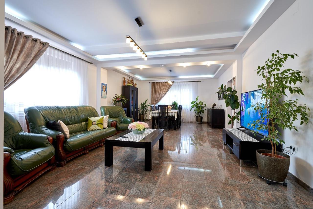 Готель Casa Cu Flori Мойсей Екстер'єр фото
